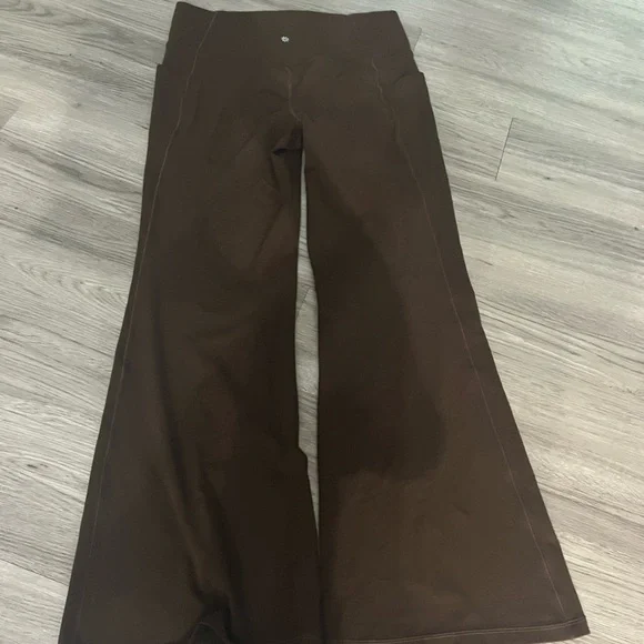 LIKE NEW Athleta Salutation Stash Flare Pant Toasted Brown - Picture 7 of 7
